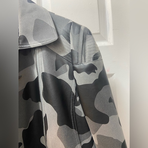 NWOT‼️‼️ Ladies Faux Leather Jacket ‼️ Final Sale review all photos! - Picture 10 of 12